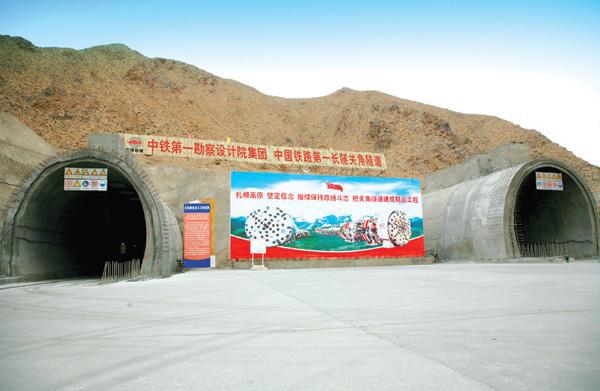 중국 단선병렬터널의 상부 통풍관형 후드