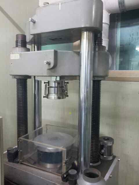 Uniaxial compression tester (Dong-A University).