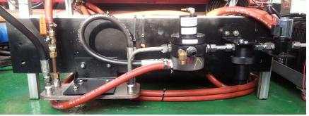 장착된 혼소용 고압 레귤레이터, 필터 및 솔레노이드 밸브의 모습
