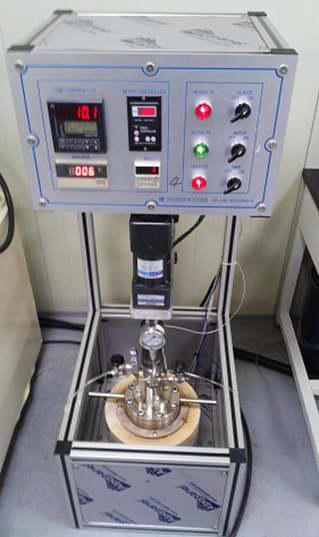 Photo of autoclave for pressued washing.