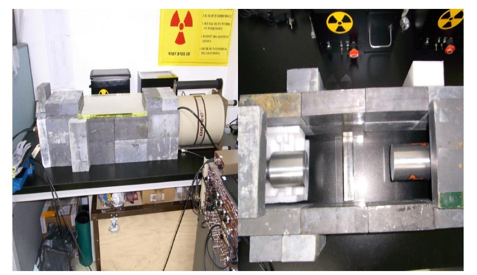 (왼쪽) HPGe 및 NaI 감마선 분광기를 납 차폐체 내에 연결함(오른쪽) HPGe 및 NaI 분광기와 납 벽돌 차폐체 내부 모습.