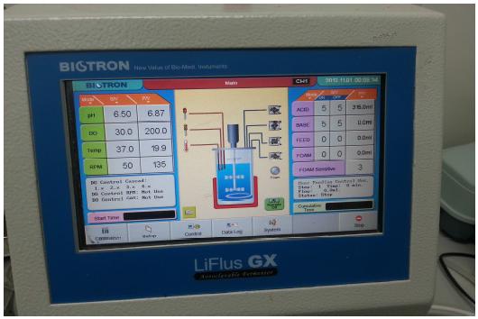발효조의 controler:pH,온도,교반속도,DO조정 패널