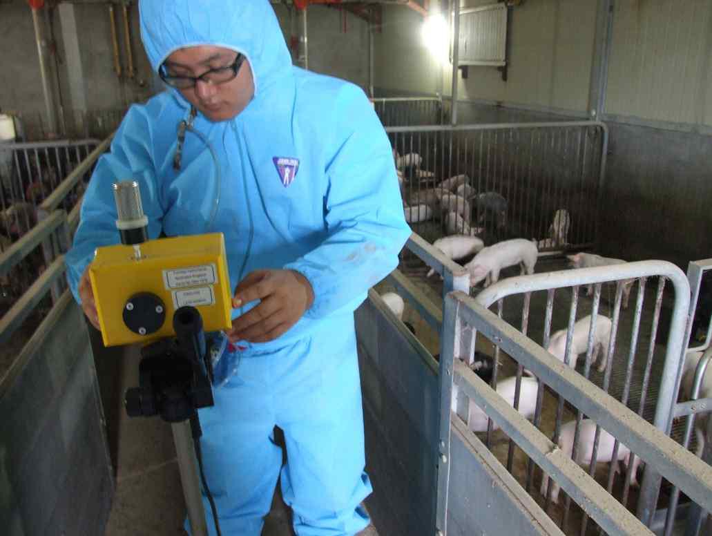 On-site photograph of measurement of dust in livestock building