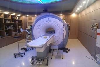 GE 1.5T Signa HD MRI system.