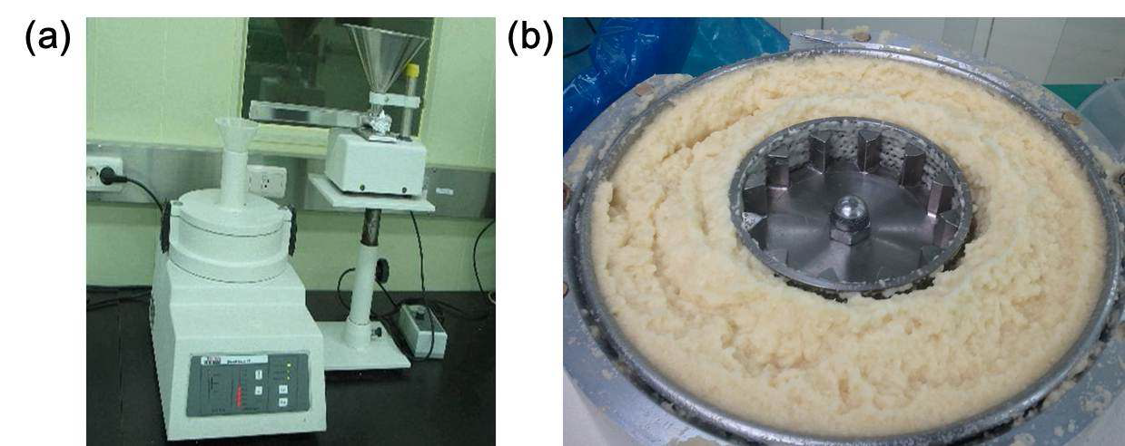Milling of garlic raw material: (a) variable speed rotor mill, (b) photo of garlic in milling process