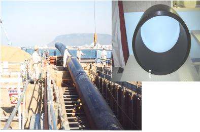 〈그림 36〉표층해수 취수관 공사 및 취수관 재질(HDPE)
