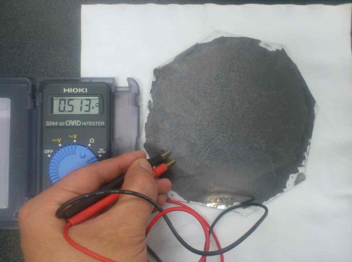 환원/산화 GO 중간체와 고분자 복합막의 면저항(4-probe 방법으로 측정시 저항은 363.2 Ω/sq. 측정 됨)