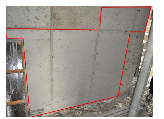 하실여험 지시-공2 된: 저콘층크건리물트 내 벽벽면 알블랙폼을 사용하여 시공된 콘크리트 벽면