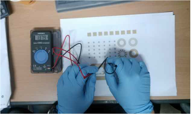 RFID 태그 선 저항 측정 사진