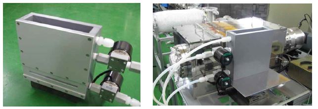 연속흐름 나노입자 제조 반응용기(좌), 전자빔 장치에 장착된 모습(우)
