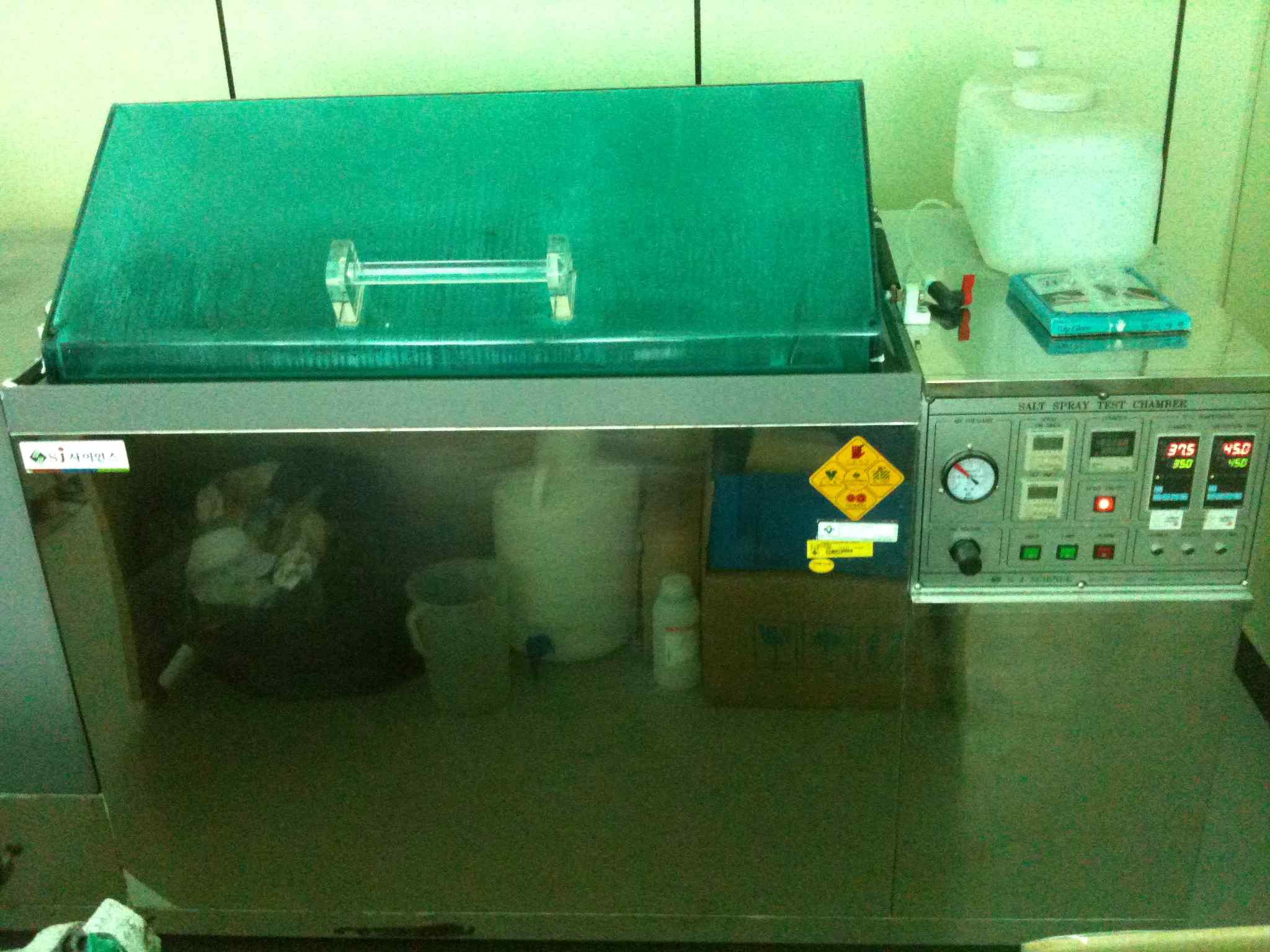 Salt spray test apparatus for corrosion test