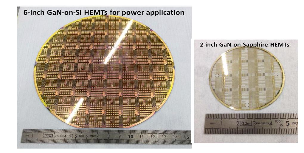 GaN 전력소자 일괄공정을 적용한 웨이퍼 사진: 6인치 GaN-on-Si(좌)와 2인치 GaN-on-sapphire(우)
