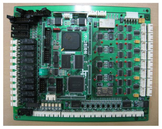 조립된 DSP 제어보드의 사진.