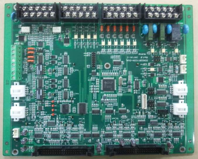 조립된 DSP 제어보드의 사진.