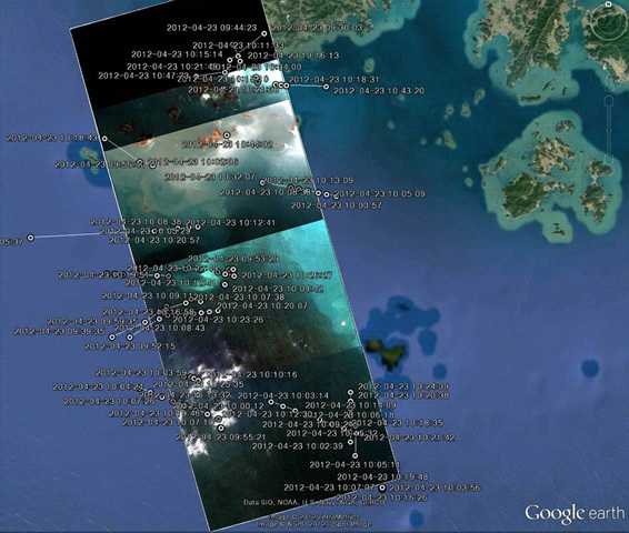 Google Earth의 위성영상지도와 중첩된 Dubaisat-1 위성영상과 선박탐지 결과물