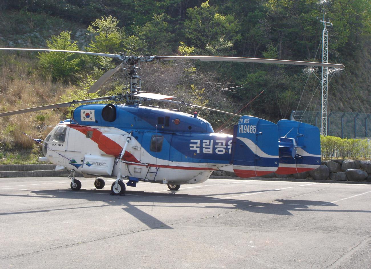 지리산지역의 현장답사에 이용된 국립공원관리공단 소유의 헬기모습