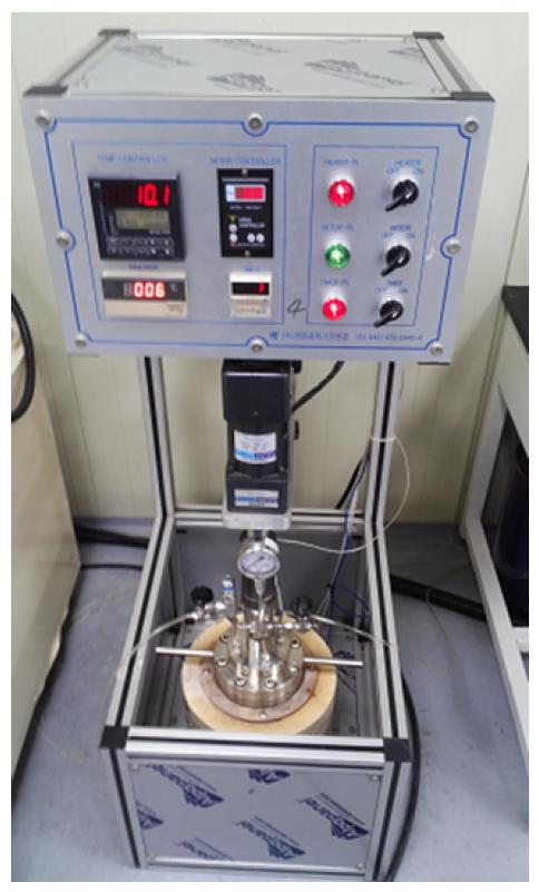 Photo of autoclave for pressured washing.