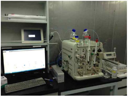 고압단백질 분리시스템. 단백질을 크기별 로 분획, 정제하기 위해 두 종류의 서로 다른 컬럼을 장착하여 활용하고 있음