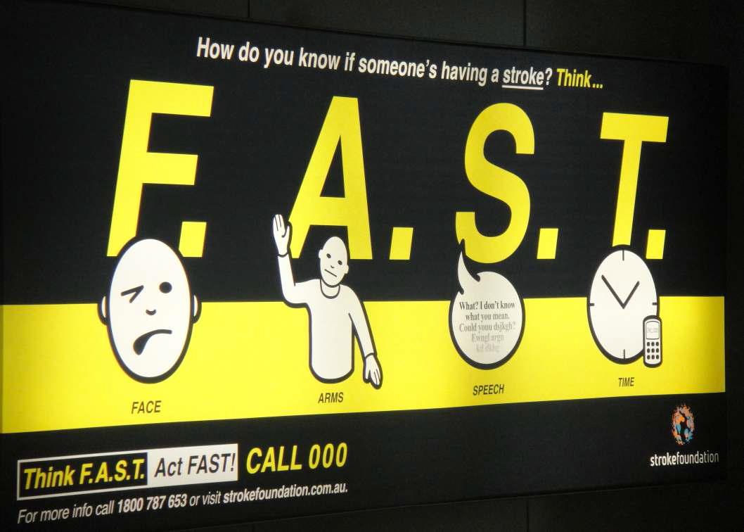 호주 시드니 공항의 뇌졸중 초기 증상 대형 홍보 포스터