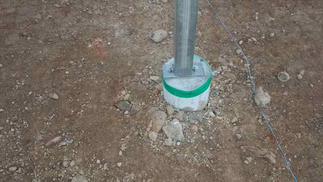 Location of baseplate in footing.