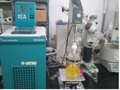 Bulk-scale batch mode reactor used for acidolysis reaction of PC with DHA
