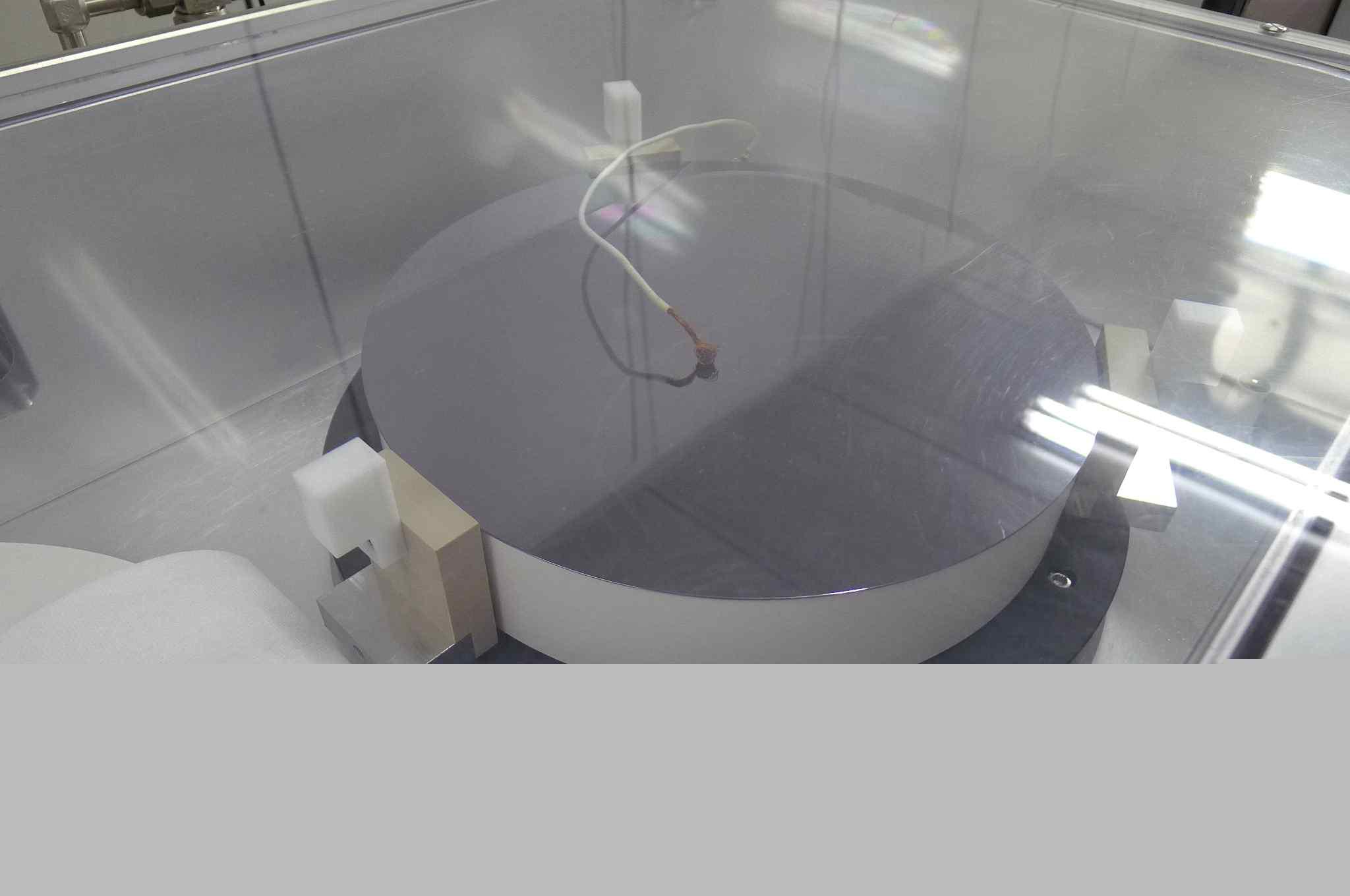 HDP용 ESC의 기초 test를 위한 test chamber 내부 모습
