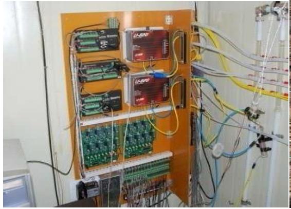 The CO2 gas analyser (IRGA) and AOCCs control system.