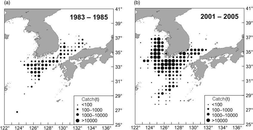Distribution of chub mackerel catches by large purse-seine fisheries in the early 1980s and early 2000s.