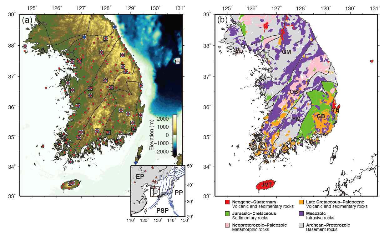 (a) 한반도 광대역 (다이아몬드와 사각형)과 가속도 (붉은 원) 관측소의 위치를 나타낸 지도. (b) 한반도 지구조와 지질 지역을 나타낸 지도.