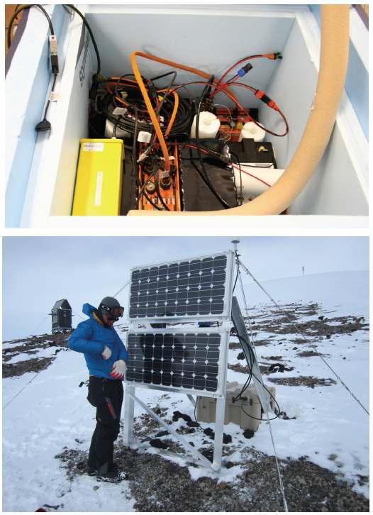 2012년도 설치된 멜번화산 정상에 설치된 KP05 관측소 모습. 태양광 발전과 리튬전지를 이용한 듀얼 파워 시스템 장착.