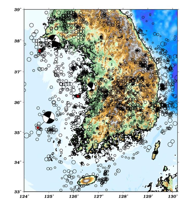 Fig. 1-1. Distribution of earthquakes recorded recently from 1978 to 2014 in and around the Korean Peninsula.