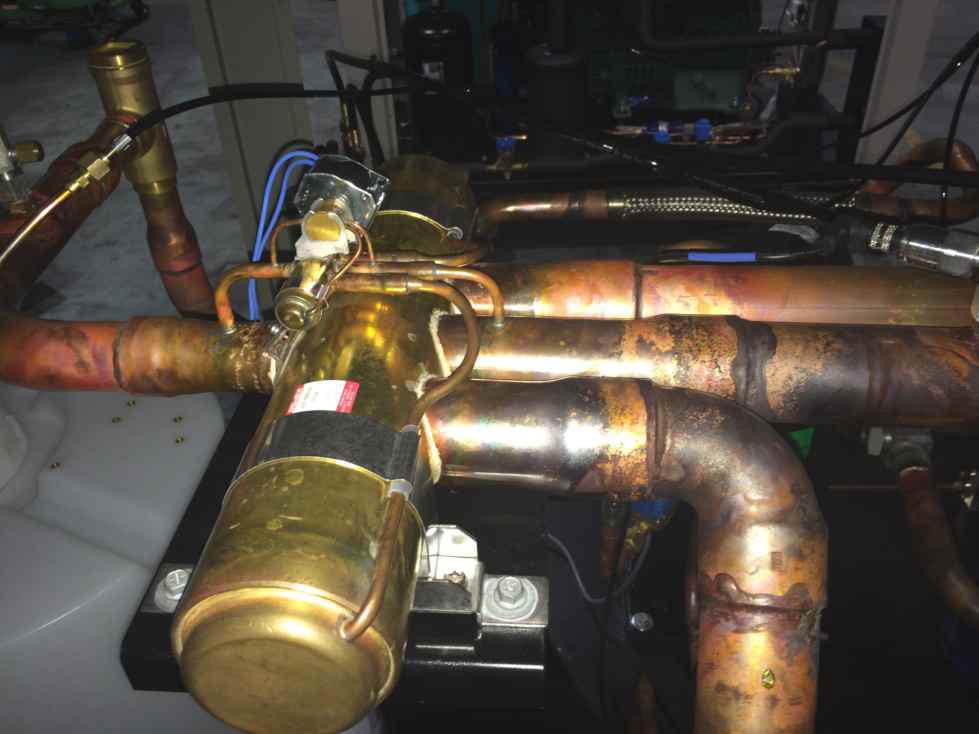 20RT급 복합열원 히트펌프의 4-WAY 밸브 장착 전경
