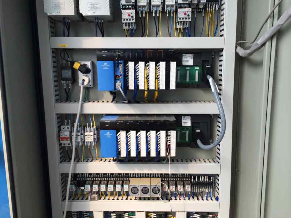시험설비 구축을 위한 PLC 자동제어판넬 설치 전경