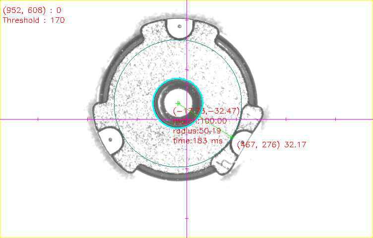 스마트 카메라 기반 circle fitting 및 각도 추출 알고리즘을 적용한 렌즈 위치 및 회전 검출 솔루션