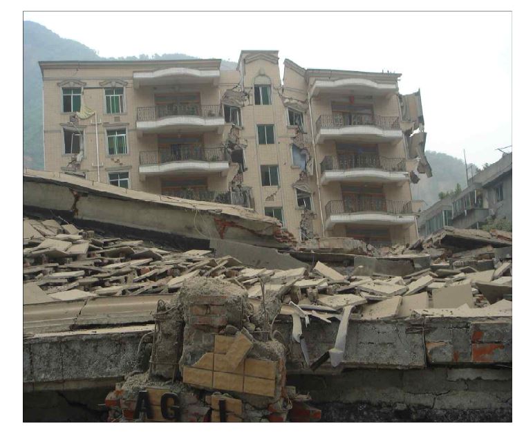 그림 2. 지진에 의한 건물의 피해