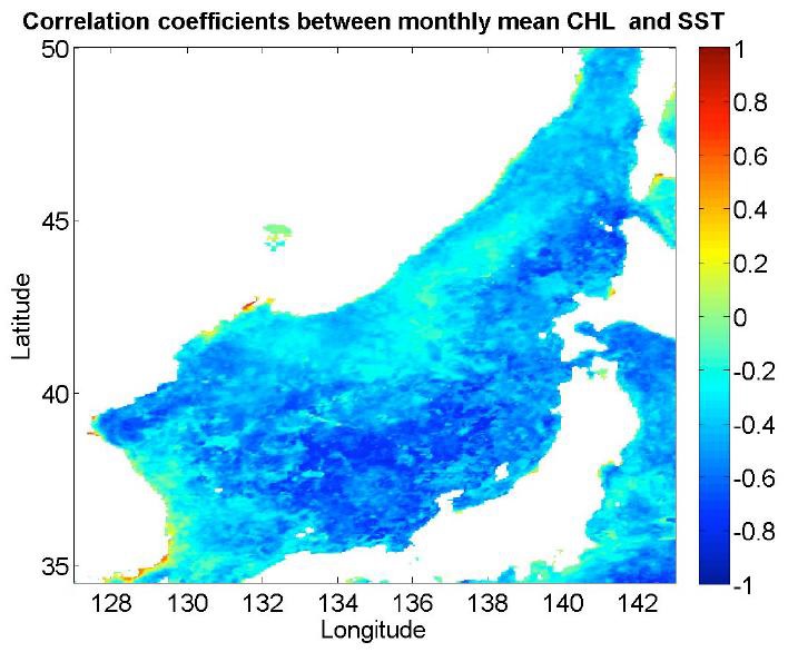 월평균 클로로필-a 농도와 해수표층온도간의 상관관계