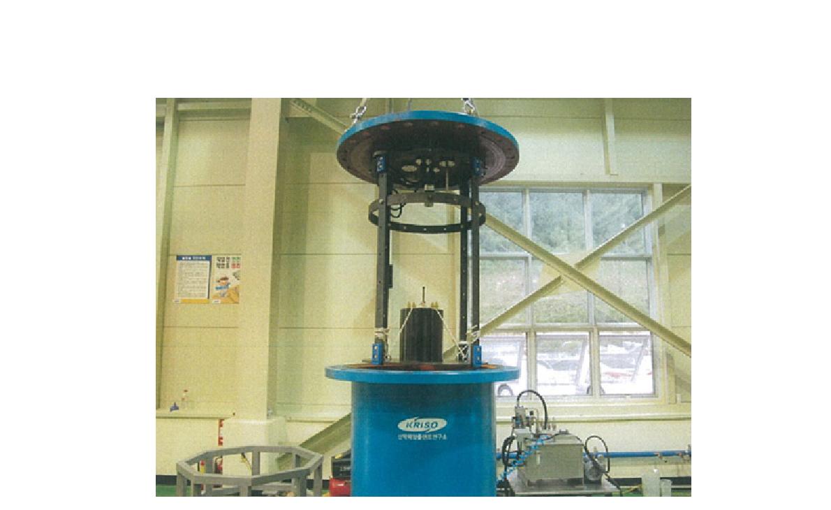 그림 3.4.44 Photo of the pressure vessel and pressure test chamber