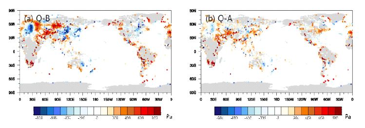 그림 3.4.6: 지표 기압에 대한 (a)관측과 배경장의 차이와 (b)관측과 분석장의 차이