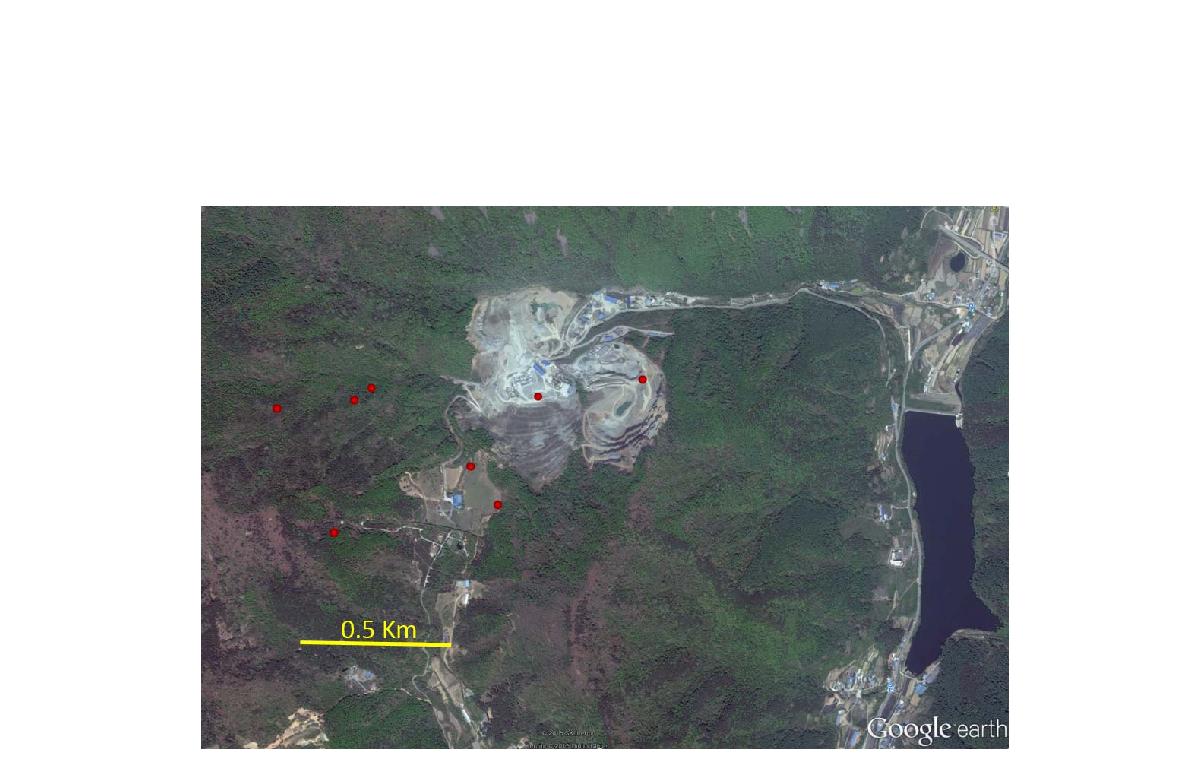 진원깊이 3 km 이하 미소지진과 채석장 항공 사진 비교