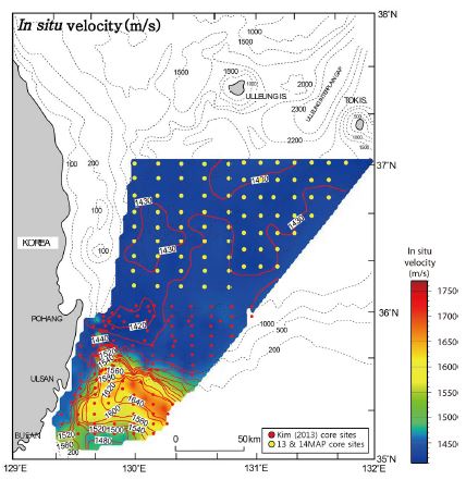 그림 3.45. 온도의 영향을 고려한 동해 표층퇴적물의 현장 음파전달속도 분포(m/s).