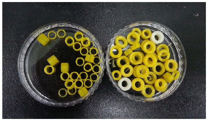 Plastic lens spacers made by 3D-printing.