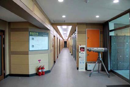 연구관리동 1층 복도 (E)