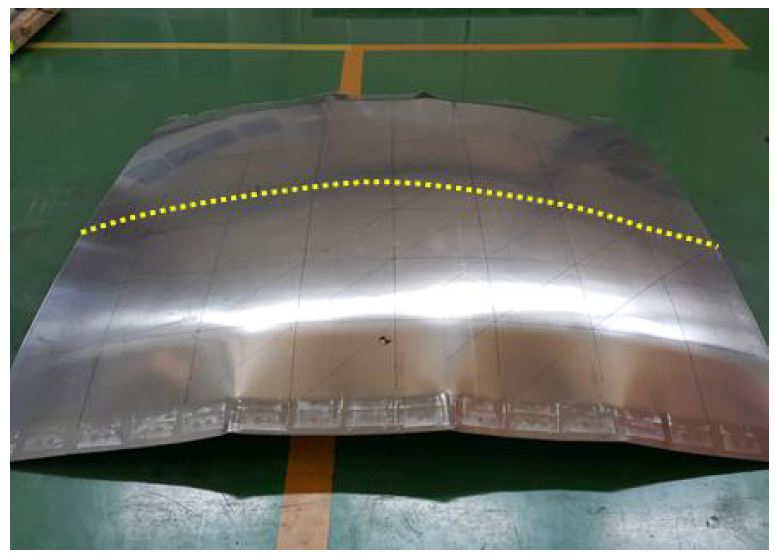 대면적 알루미늄 판재 스트레칭 분할성형에서 판재의 변형 모습