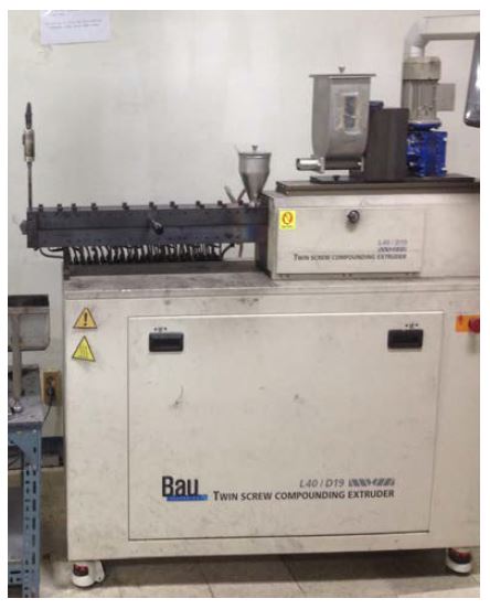 실험에 사용한 쌍축 압출기