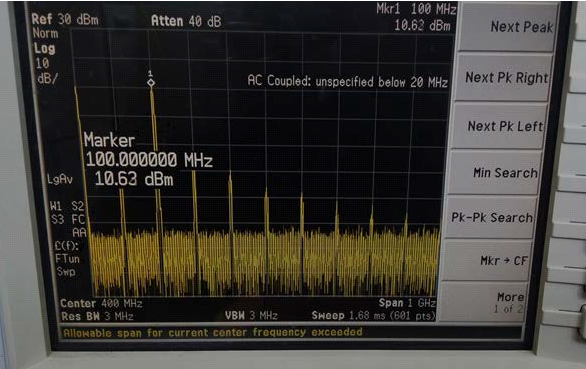 100 MHz 사인파 신호의 스펙트럼 파형 측정