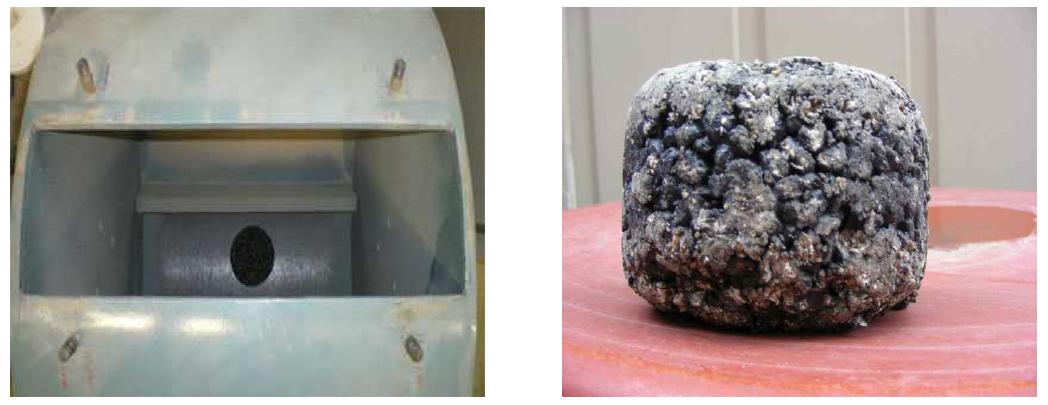 칸타브로 시험기 및 마모된 배수성 아스팔트 혼합물 공시체
