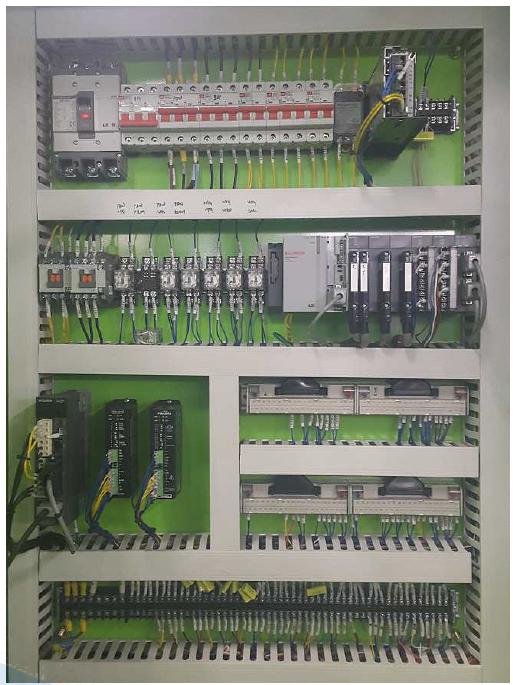 시스템 컨트롤러의 PLC 제어반 사진