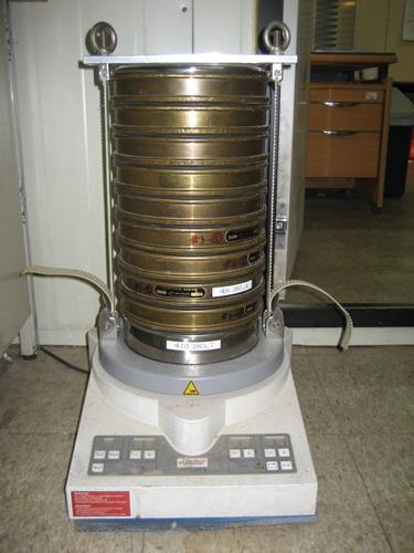 Vibratory sieve shaker for sieve test