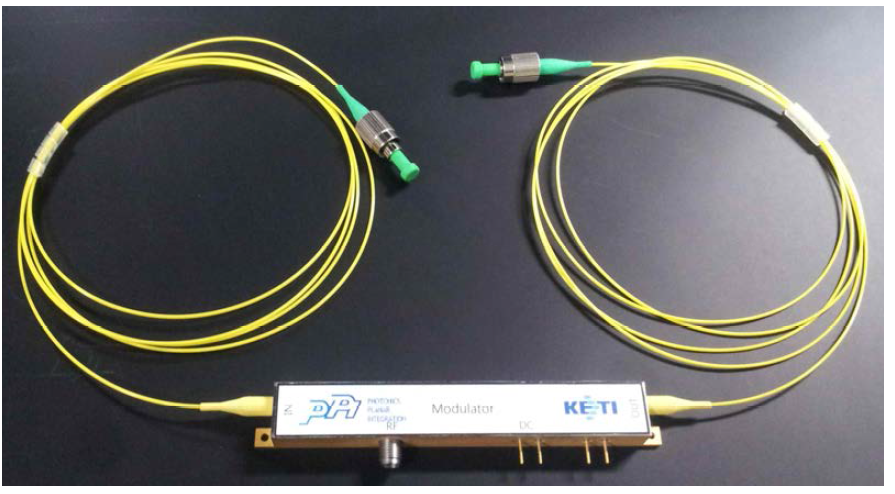 패키징 된 16GHz 광변조기