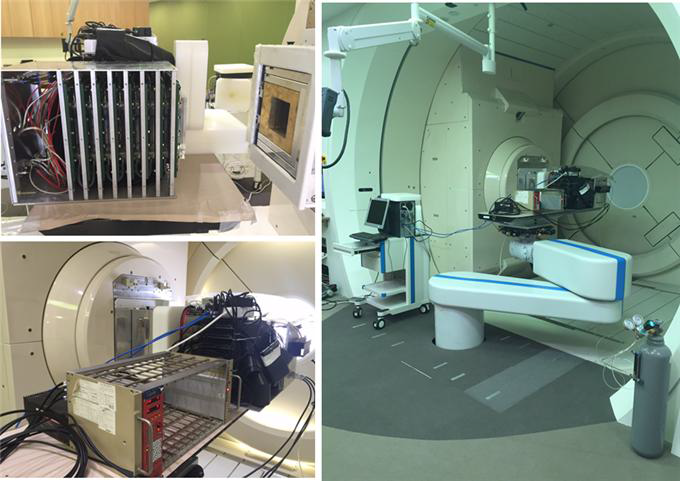치료시 내에 설치된 빔 회전갠트리와 본 연구의 입자선치료빔 선량 검증장치를 치료빔 측정하기 위해 치료베드에 설치한 모습을 찍은 사진.